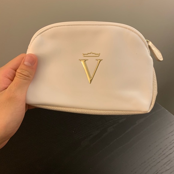 BRAND NEW white makeup bag - Picture 1 of 2